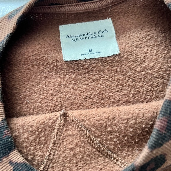 Leopard Sweater - Picture 4 of 5